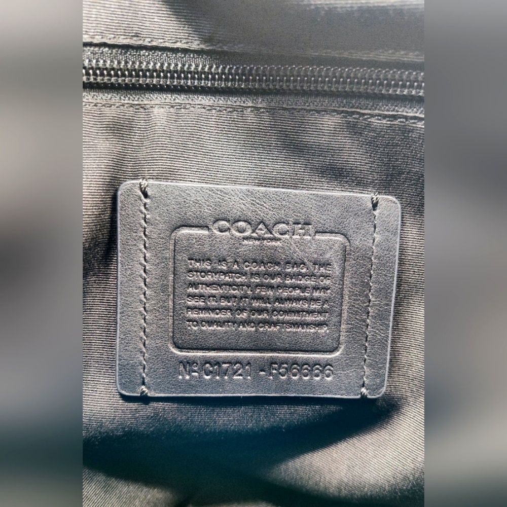 Coach Bond small Messenger Bag. Pebble Leather Navy/black. Upcrafted w skulls. - Picture 10 of 15